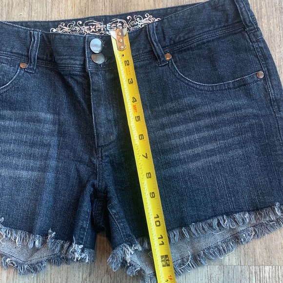 Express cutoff Jean shorts - Picture 4 of 7